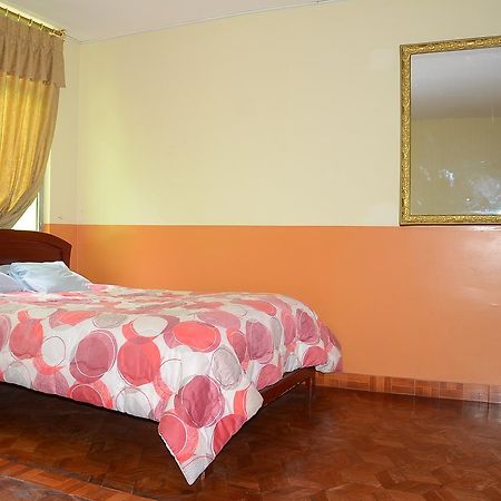 Hotel Real Madrid Riobamba Buitenkant foto