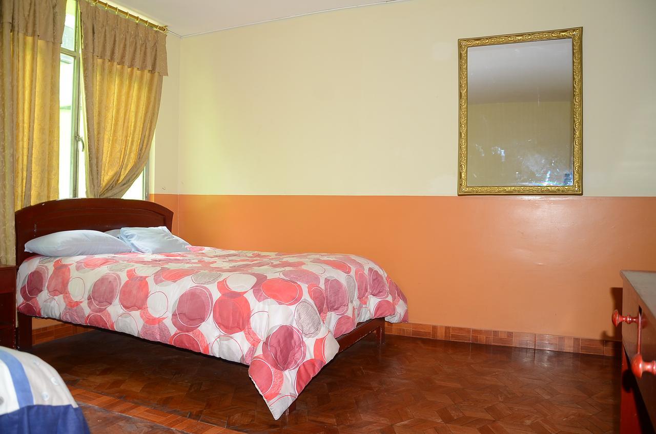Hotel Real Madrid Riobamba Buitenkant foto