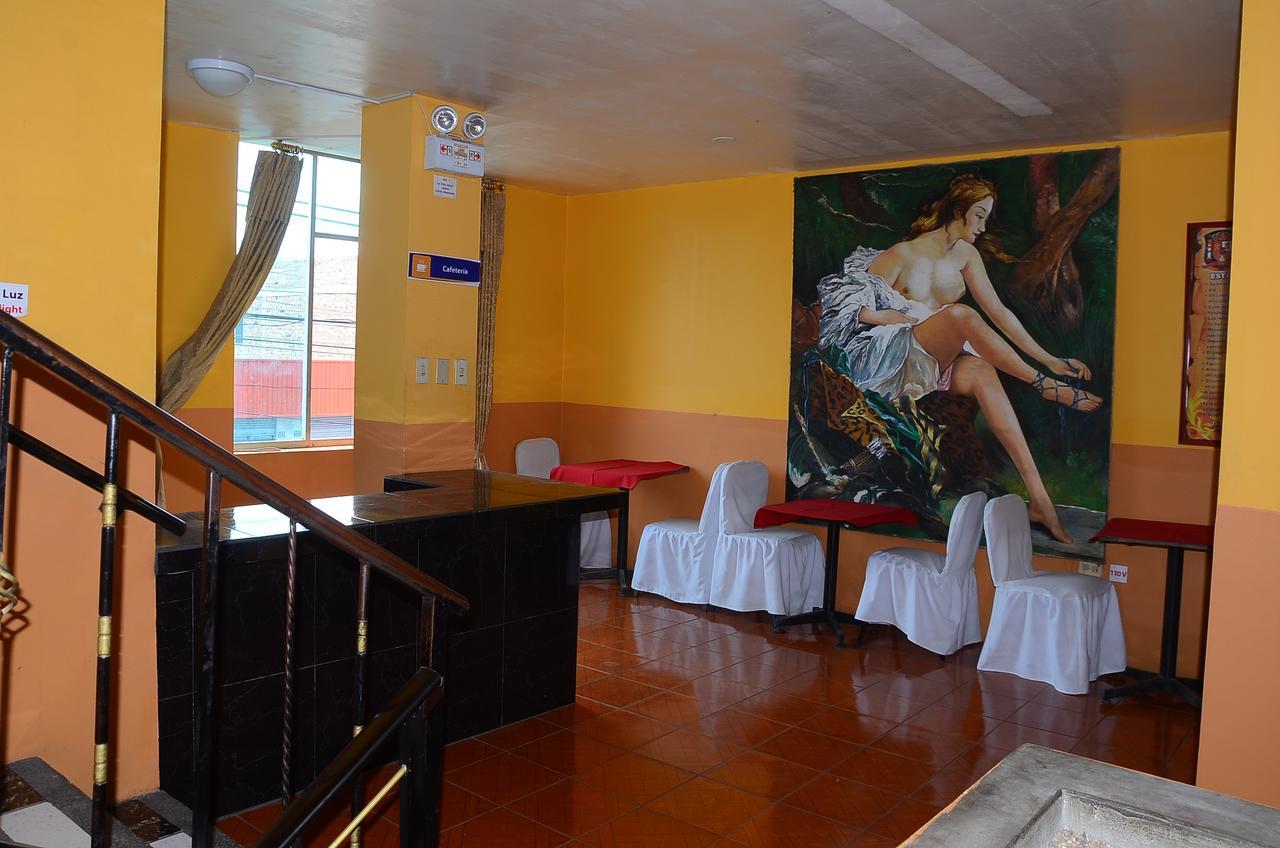 Hotel Real Madrid Riobamba Buitenkant foto