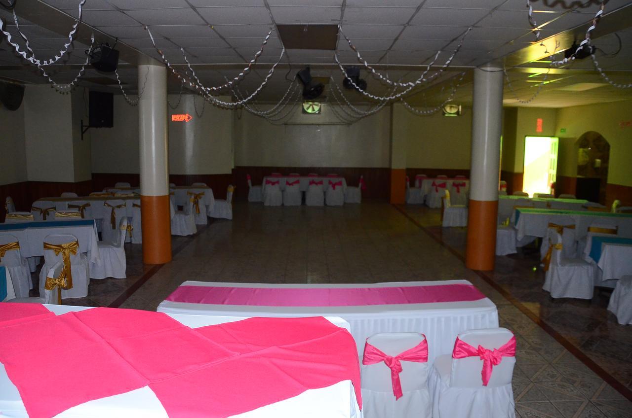 Hotel Real Madrid Riobamba Buitenkant foto