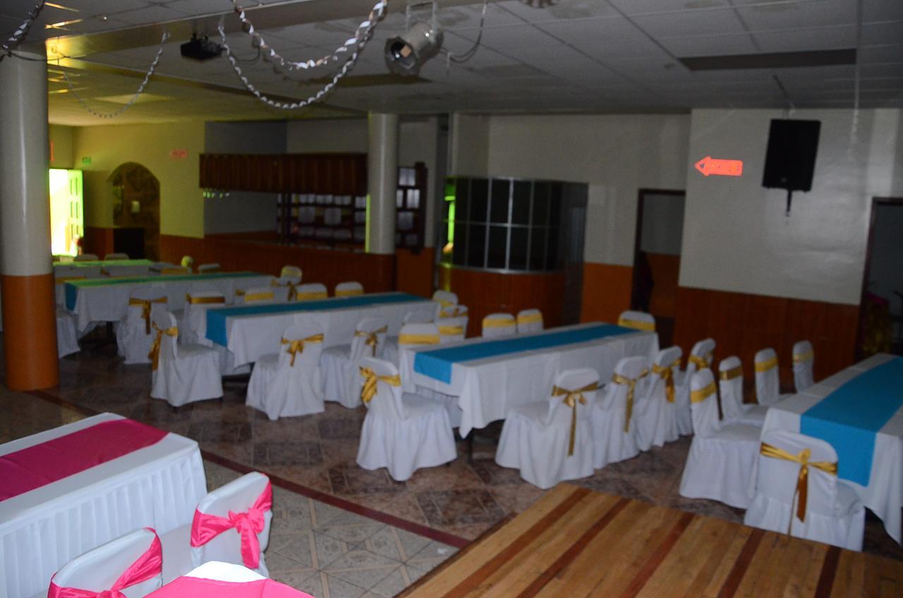 Hotel Real Madrid Riobamba Buitenkant foto