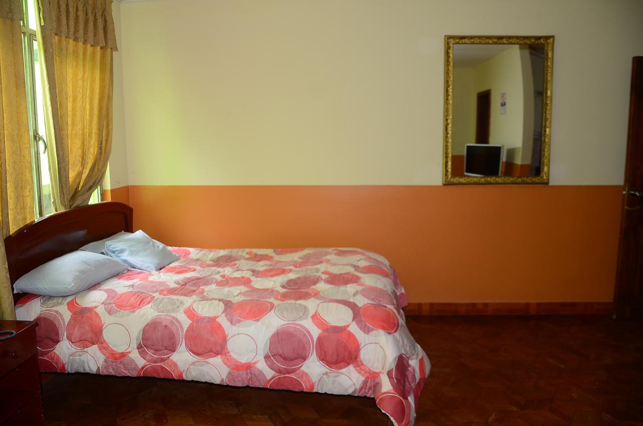 Hotel Real Madrid Riobamba Buitenkant foto