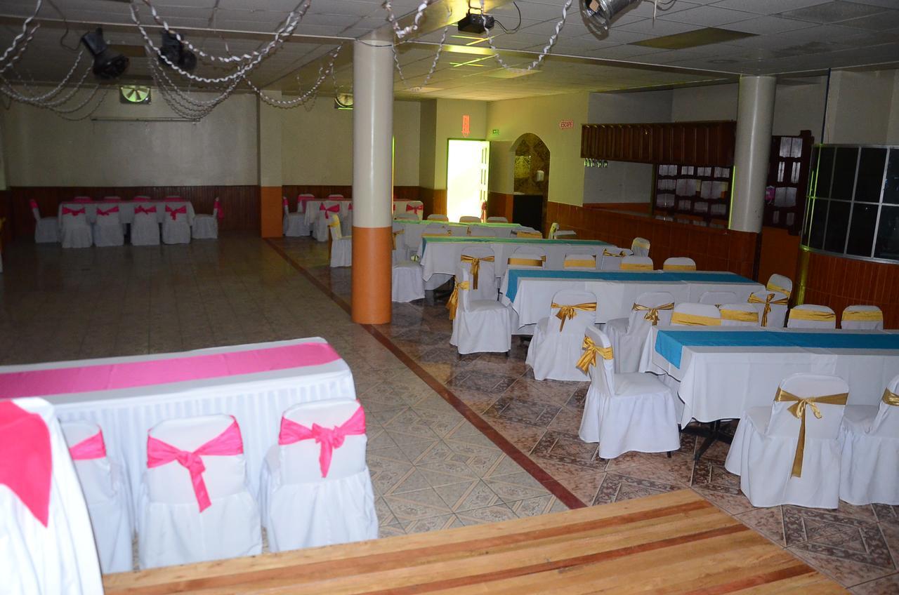 Hotel Real Madrid Riobamba Buitenkant foto