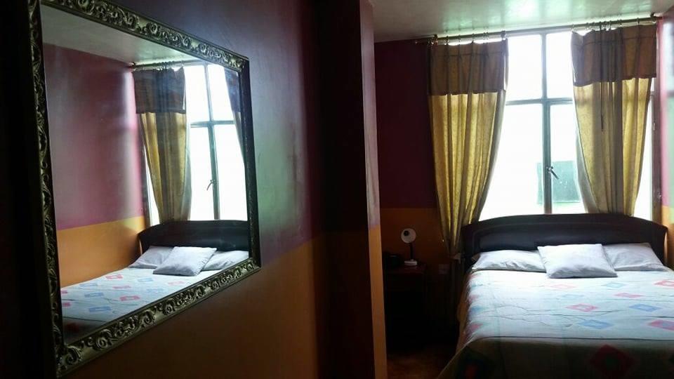 Hotel Real Madrid Riobamba Buitenkant foto