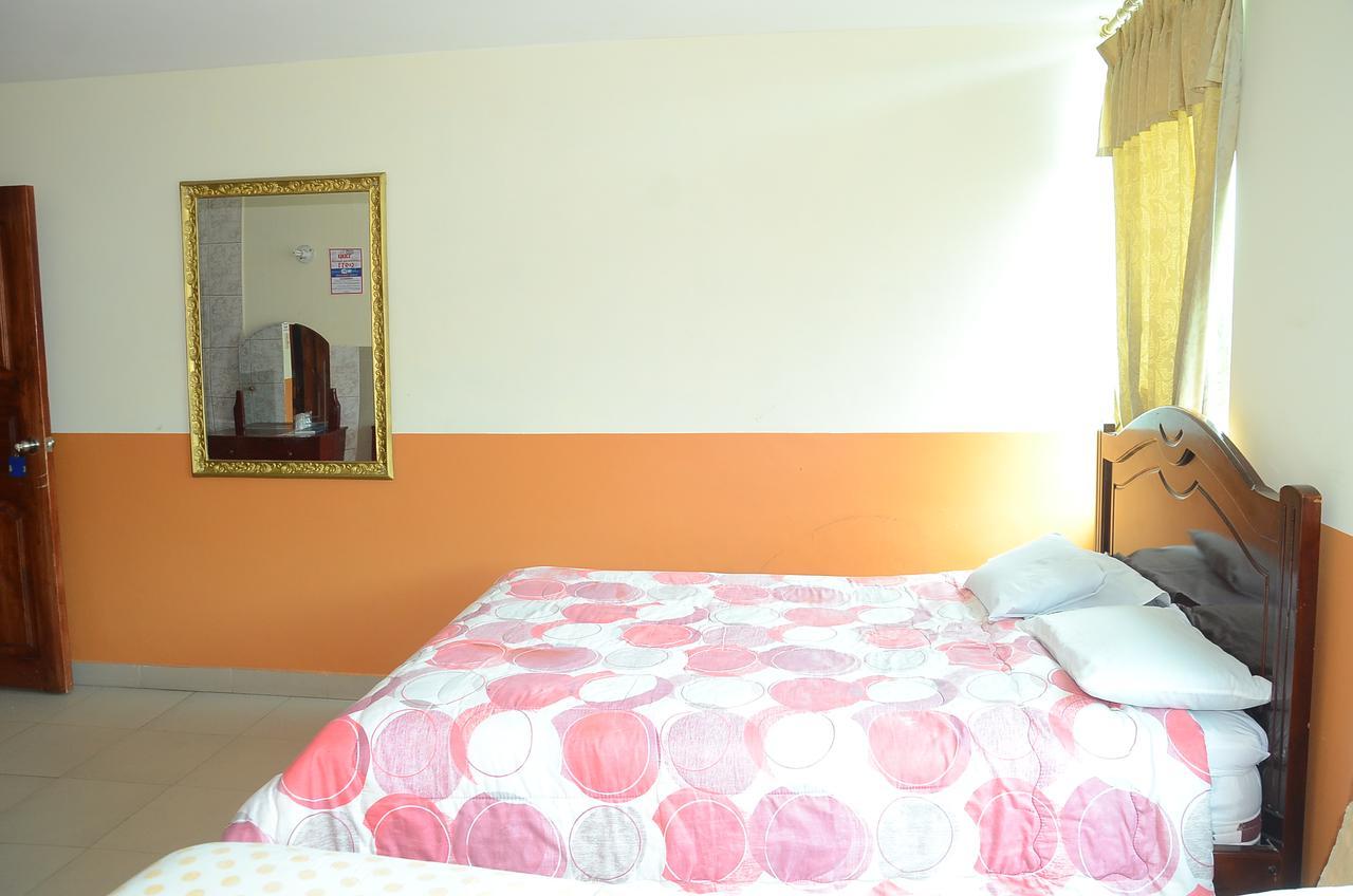 Hotel Real Madrid Riobamba Buitenkant foto